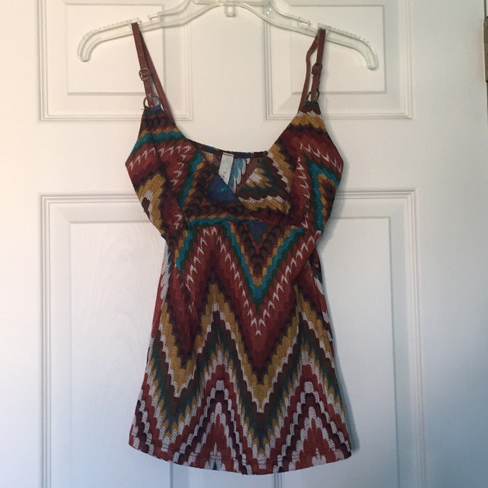 Patterned tank